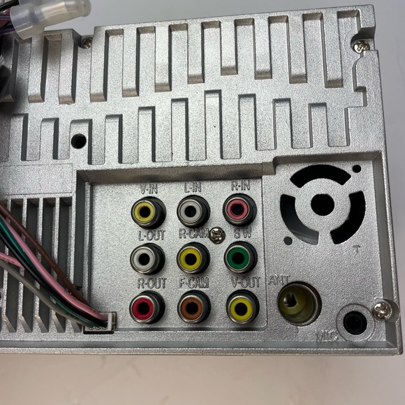 Blaupunkt CAMDEM18 6.9-in. Double-DIN Digital Media Receiver/ Bluetooth 🔊 - Picture 7 of 10